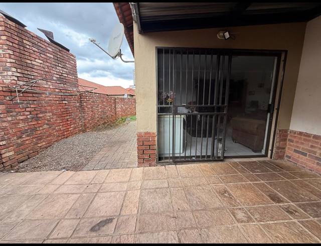 2 BEDROOM HOUSE FOR SALE IN WATERVAL EAST
